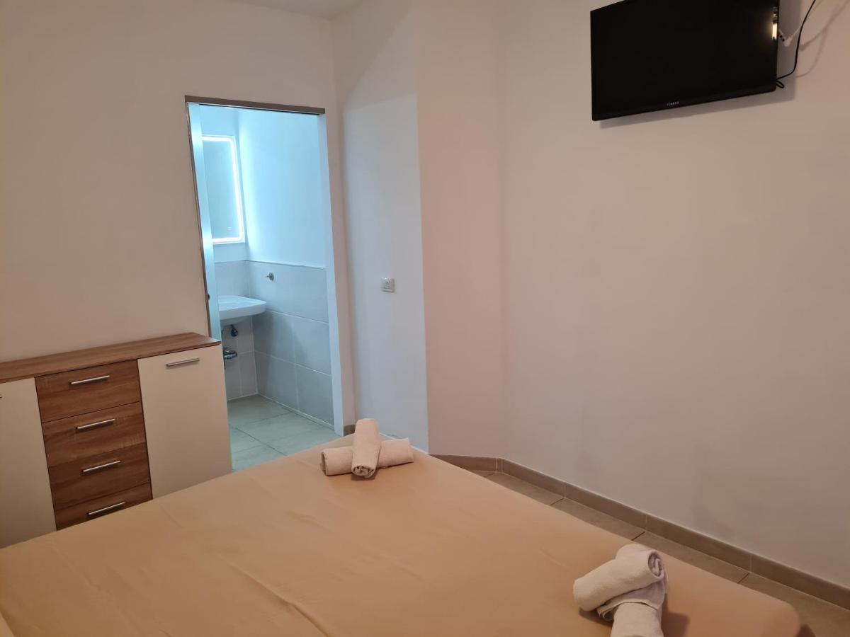 Armenime Habitaciones Nathaly מראה חיצוני תמונה